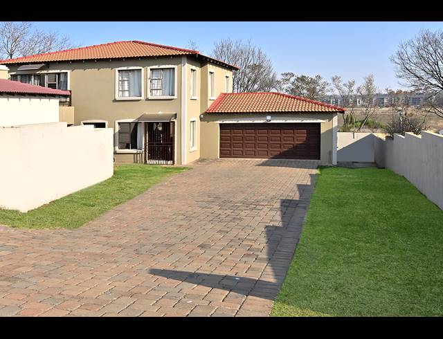 4 BEDROOM CLUSTER FOR SALE IN COUNTRY VIEW